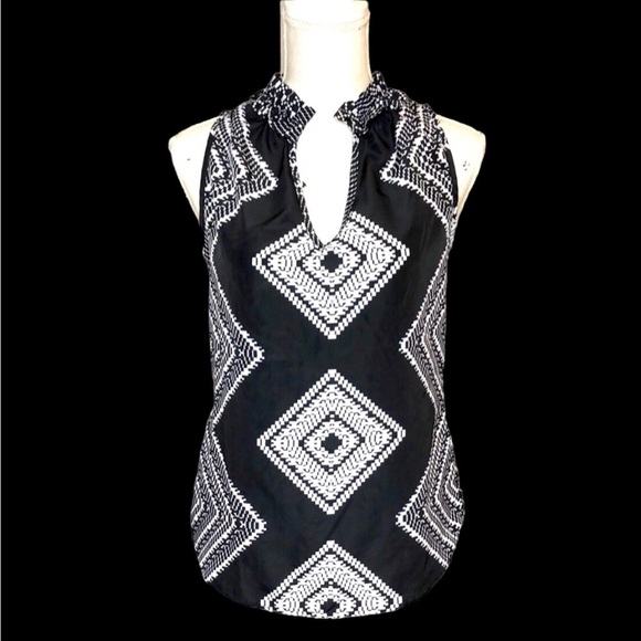 Sleeveless Geometric Black and White V-neck Tank Top Size S - Picture 6 of 6